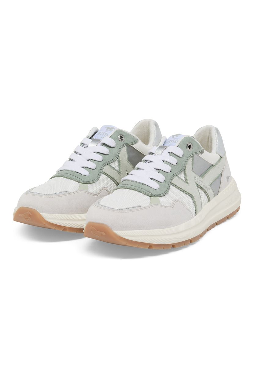 Sportliche Low-Top Sneaker im Materialmix