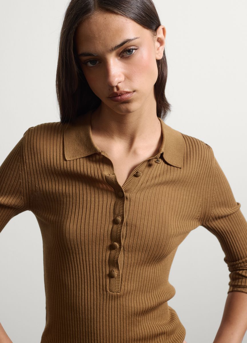 Geripptes Polo-Langarmshirt aus Strick