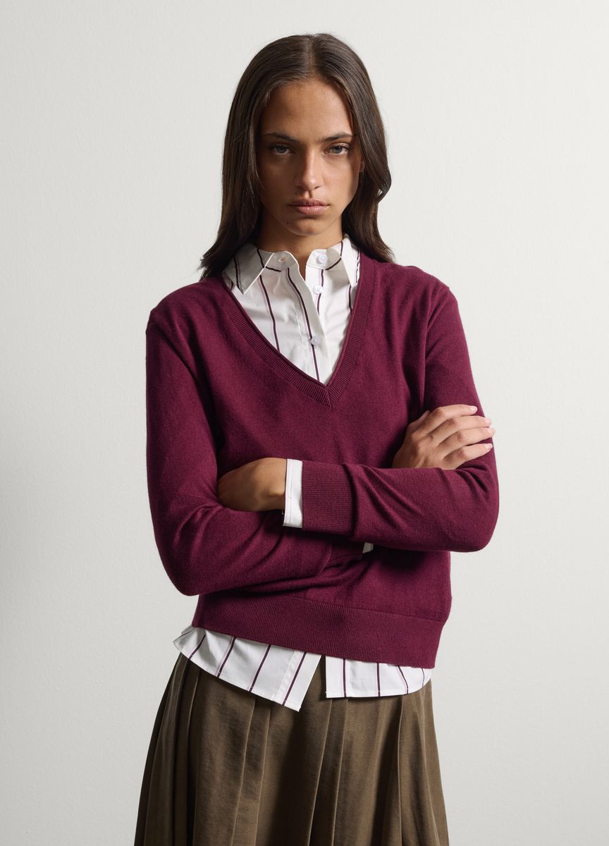 Klassischer Feinstrickpullover mit V-Ausschnitt