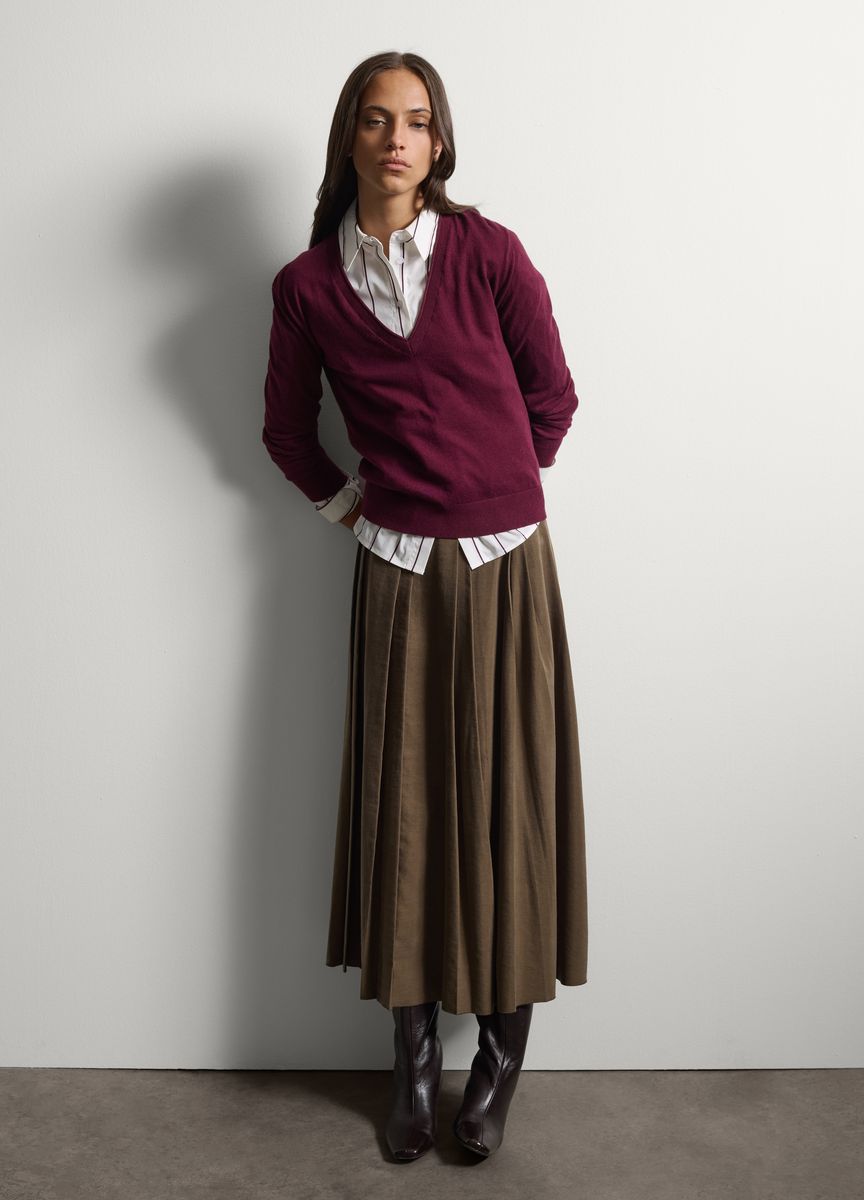Klassischer Feinstrickpullover mit V-Ausschnitt