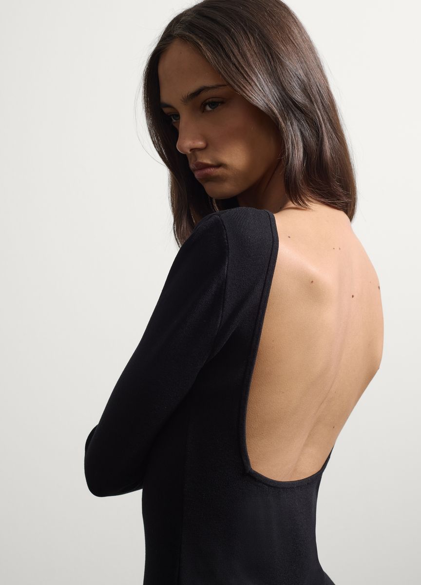 Langärmliges Minikleid mit Rückenausschnitt