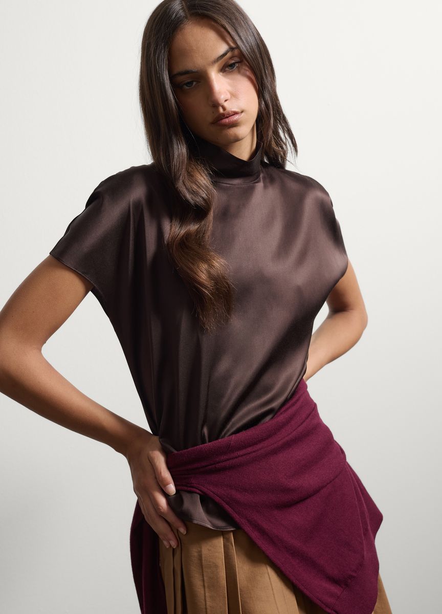 Satinbluse mit Stehkragen und Kurzarm