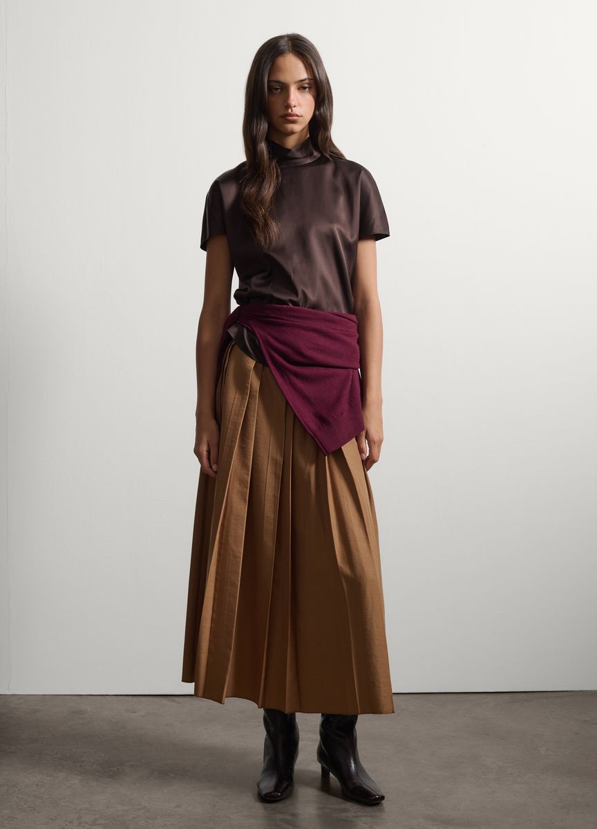 Satinbluse mit Stehkragen und Kurzarm