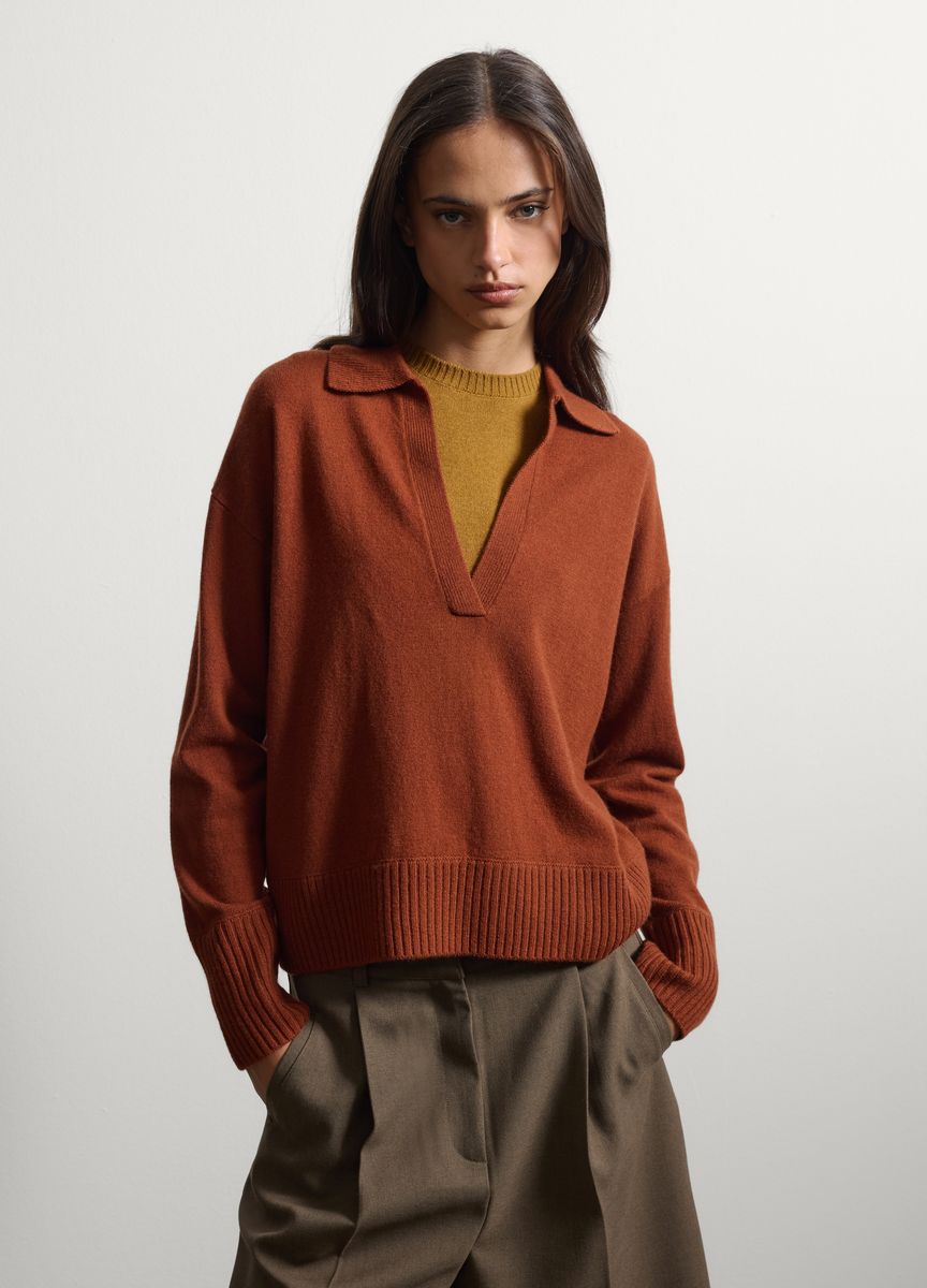 Lockerer Polo-Strickpullover mit V-Ausschnitt