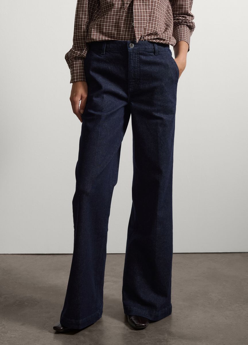 Maßgeschneiderte Denim-Hose mit weitem Bein