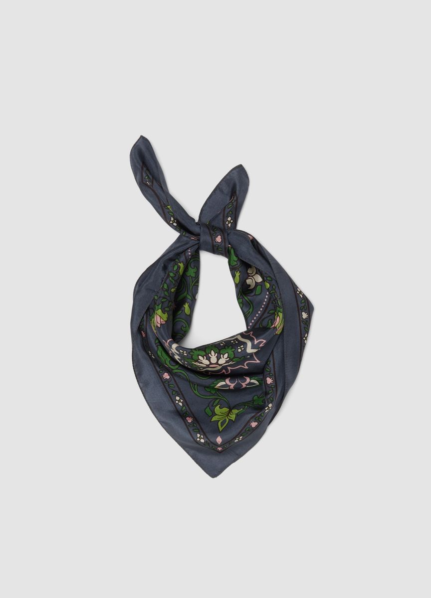 Seidentuch mit ornamentalem Blumenmuster