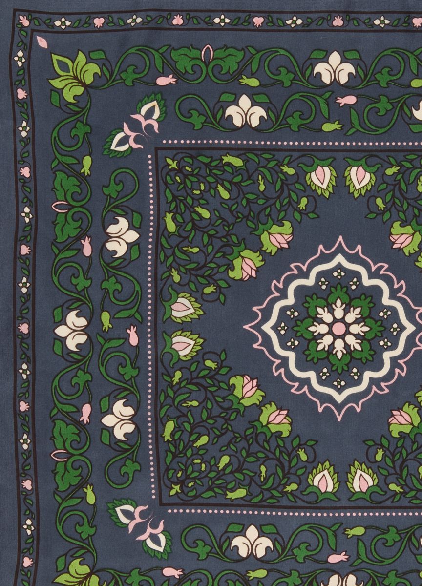 Seidentuch mit ornamentalem Blumenmuster