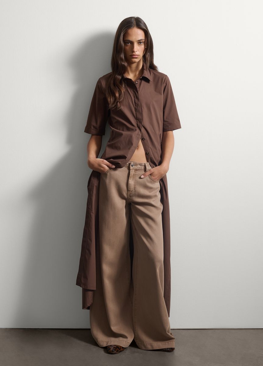 Hoch taillierte Hose mit weitem Bein