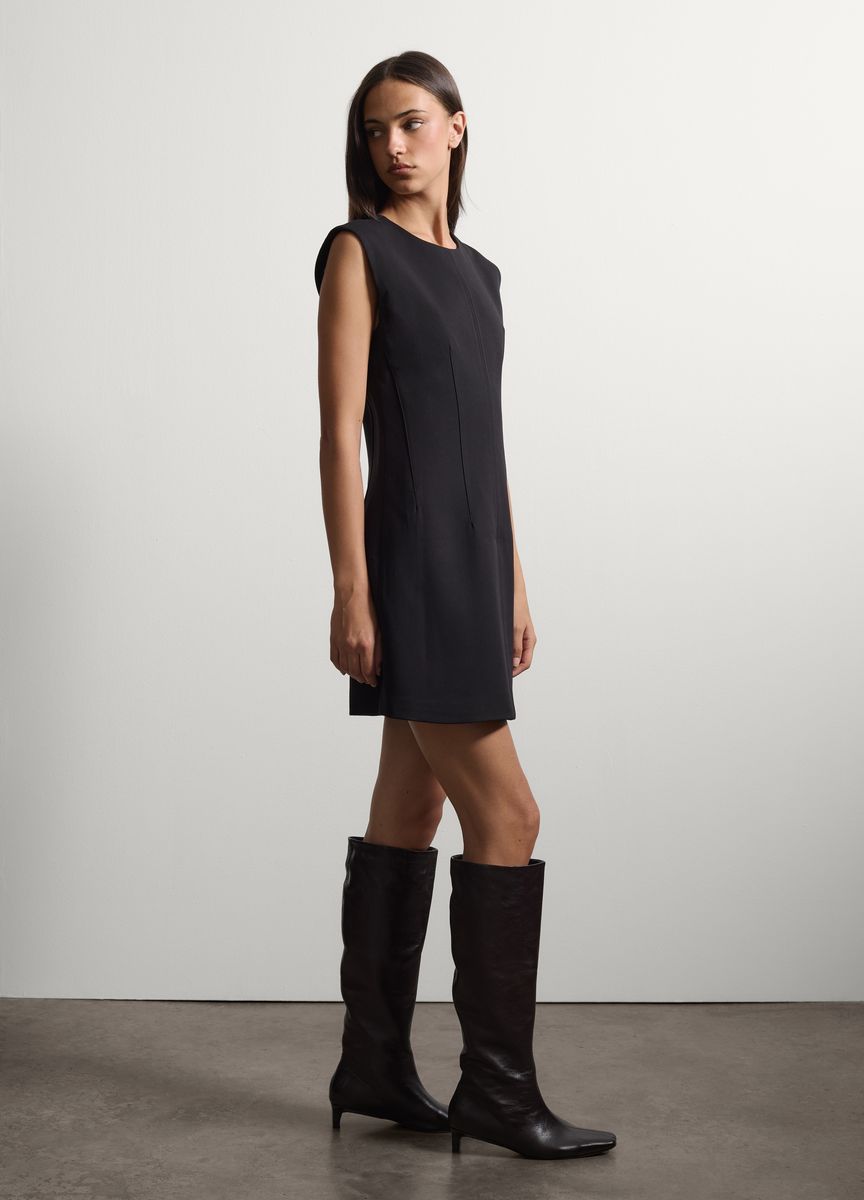 Minimalistisches ärmelloses Minikleid mit Ziernähten