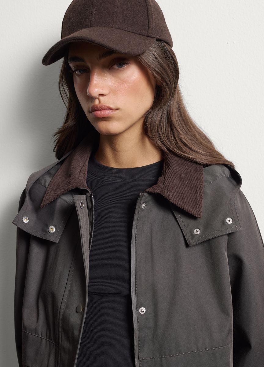 Kurze Utility-Jacke mit Cordkragen