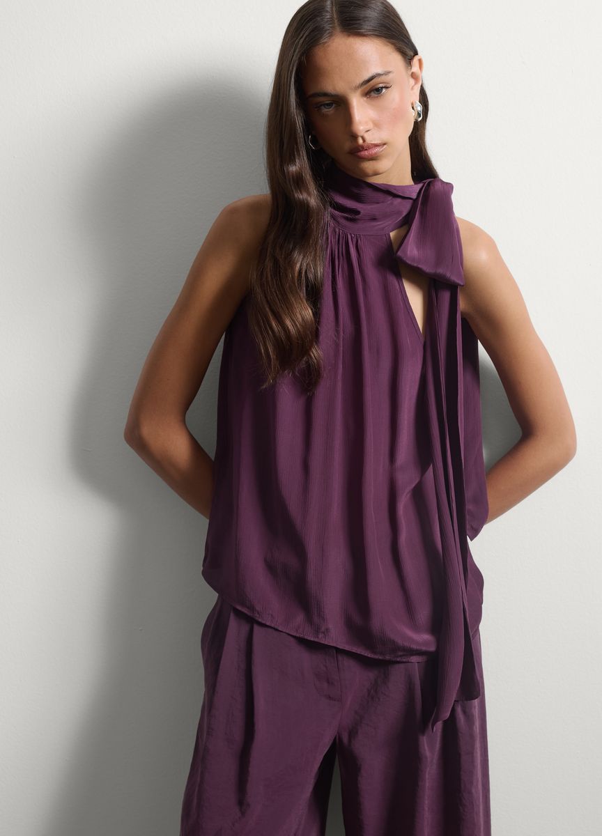 Elegantes Neckholder-Top mit Bindeschleife