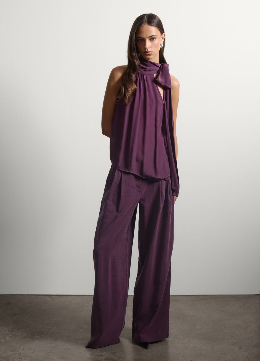 Elegantes Neckholder-Top mit Bindeschleife