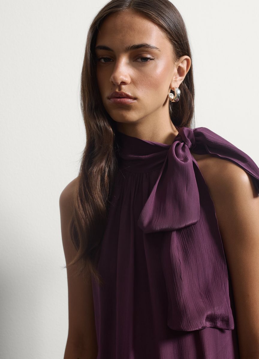 Elegantes Neckholder-Top mit Bindeschleife