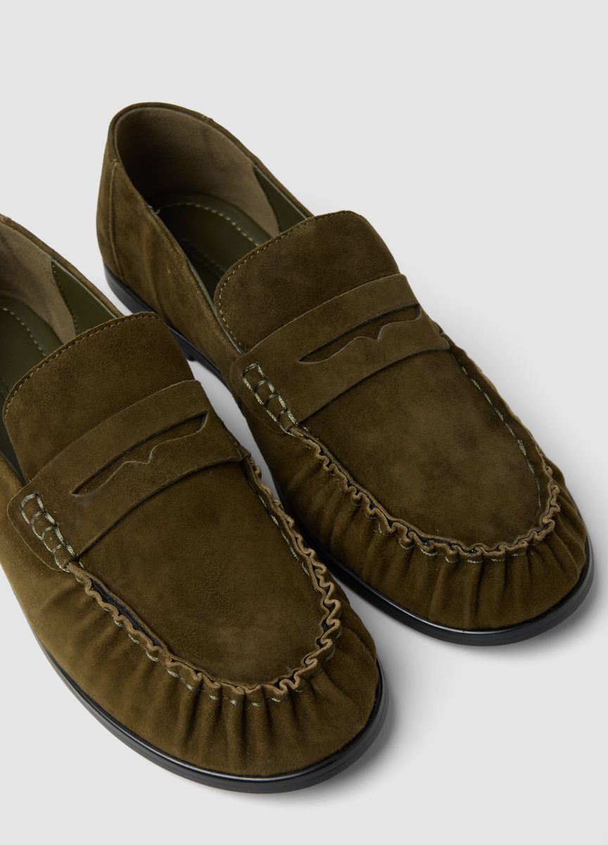 Suede Penny Loafer mit Raffung