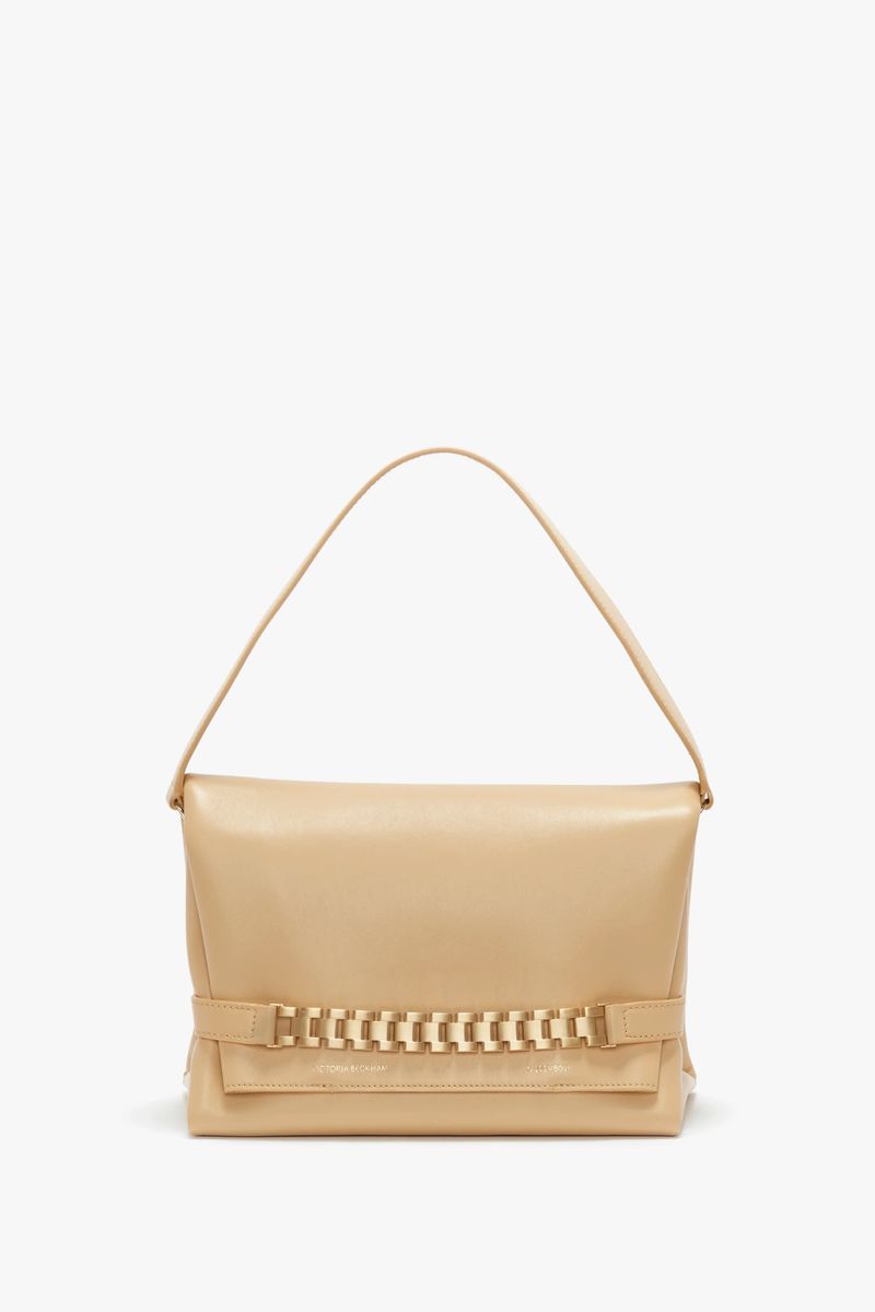 Gepolsterte Leder-Pouch mit Kettendetail