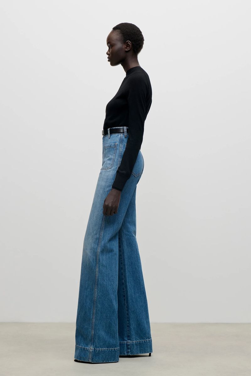 High-Waist-Jeans mit weitem Bein und aufgesetzten Taschen