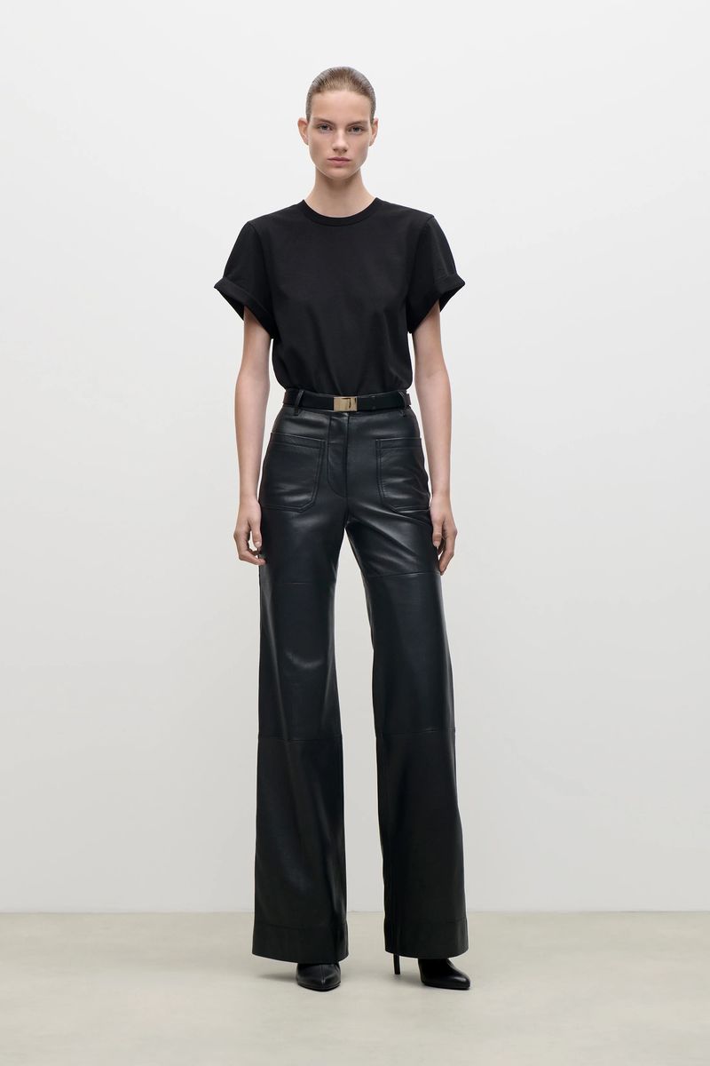 Ausgestellte Lederhose mit hoher Taille