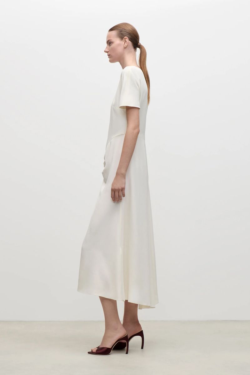 Midikleid mit geraffter Taille