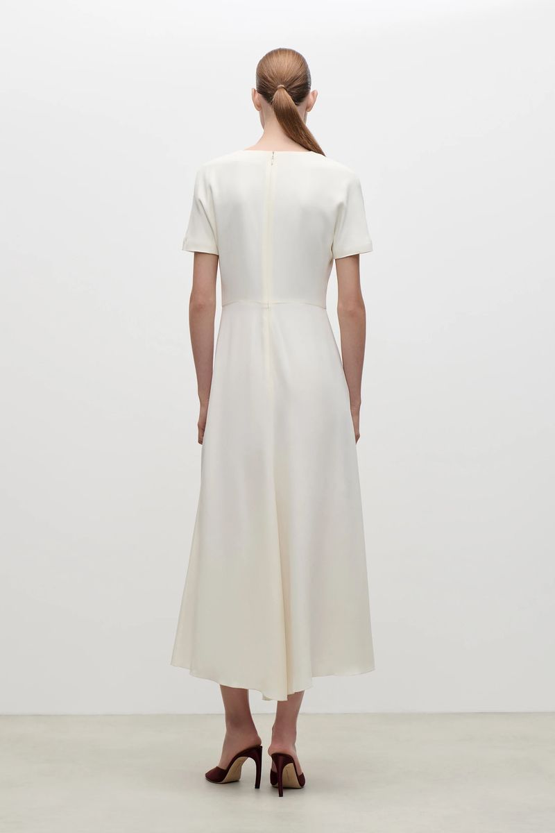 Midikleid mit geraffter Taille