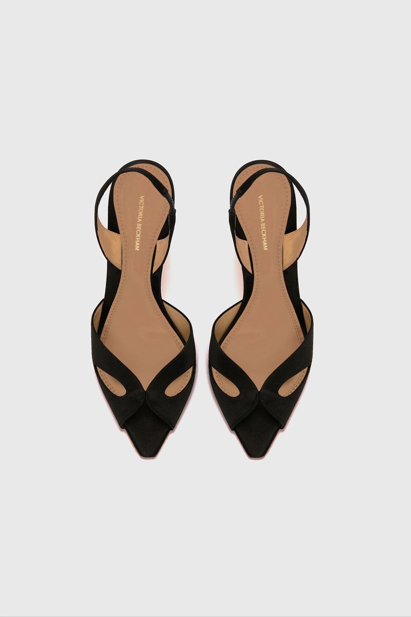Satin-Slingpumps mit skulpturalem Detail