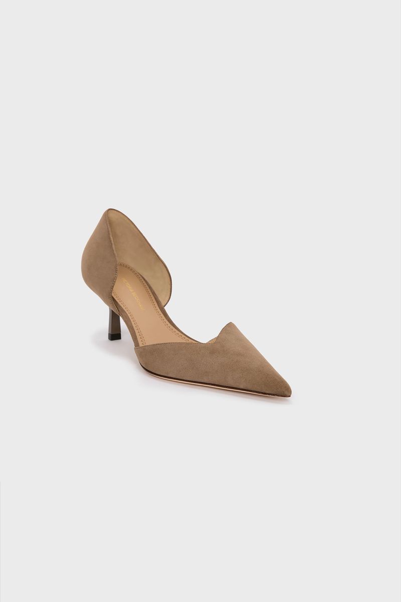 D'Orsay-Pumps mit spitzer Kappe
