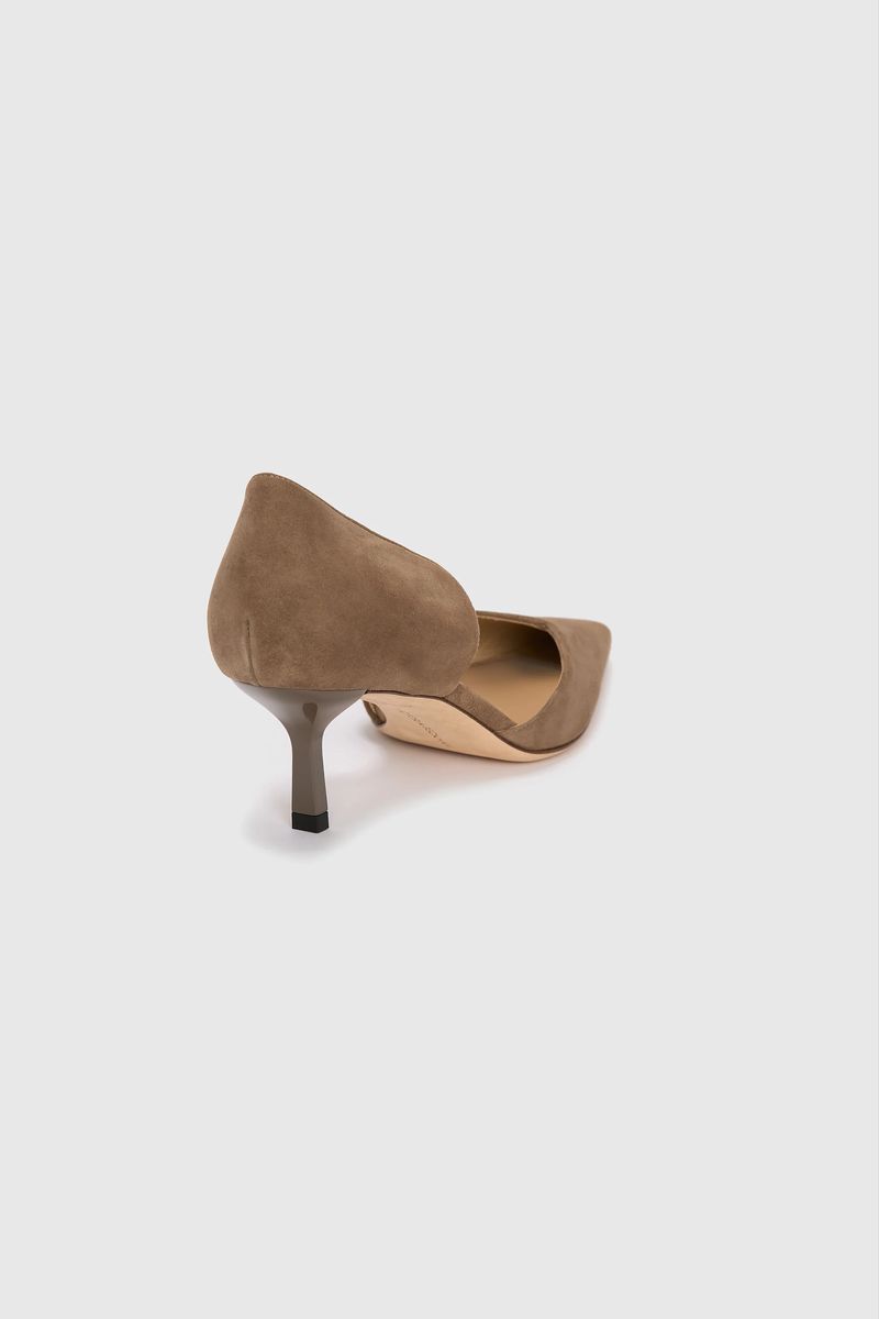 D'Orsay-Pumps mit spitzer Kappe