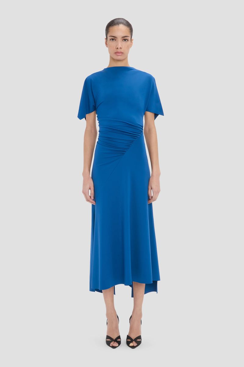 Asymmetrisches Midikleid mit Raffung