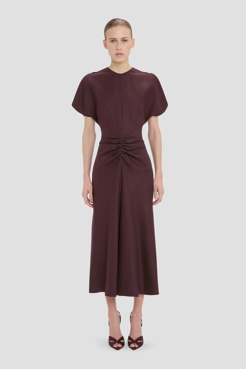 Skulpturales Midikleid mit Raffung