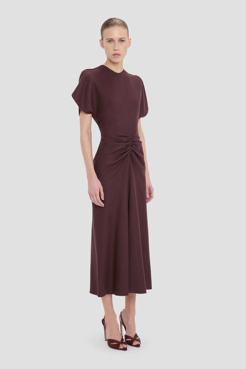 Skulpturales Midikleid mit Raffung
