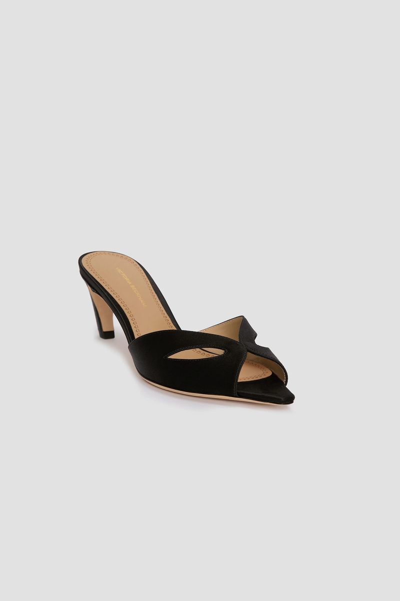 Satin-Mules mit Masken-Ausschnitten