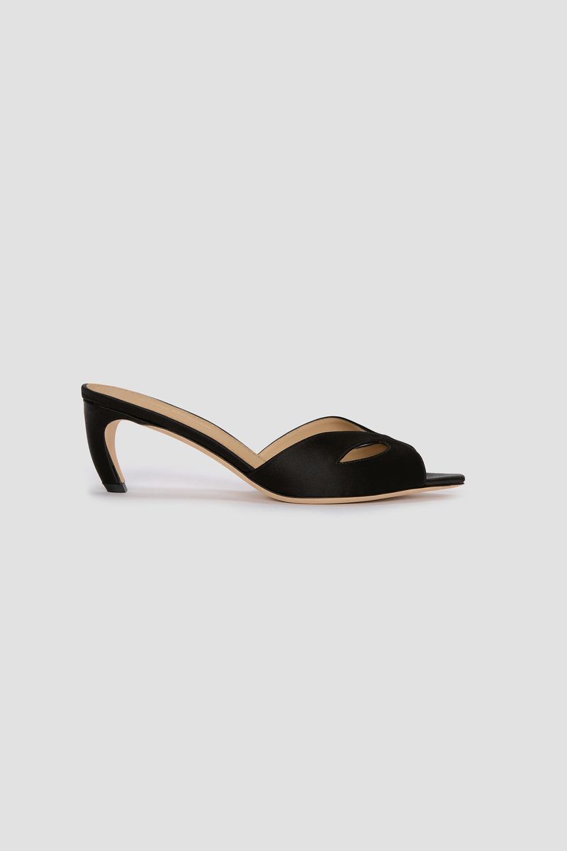Satin-Mules mit Masken-Ausschnitten