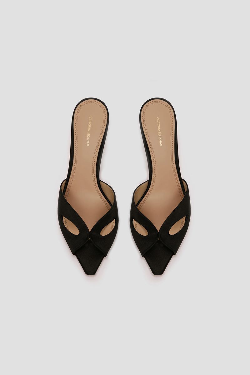 Satin-Mules mit Masken-Ausschnitten