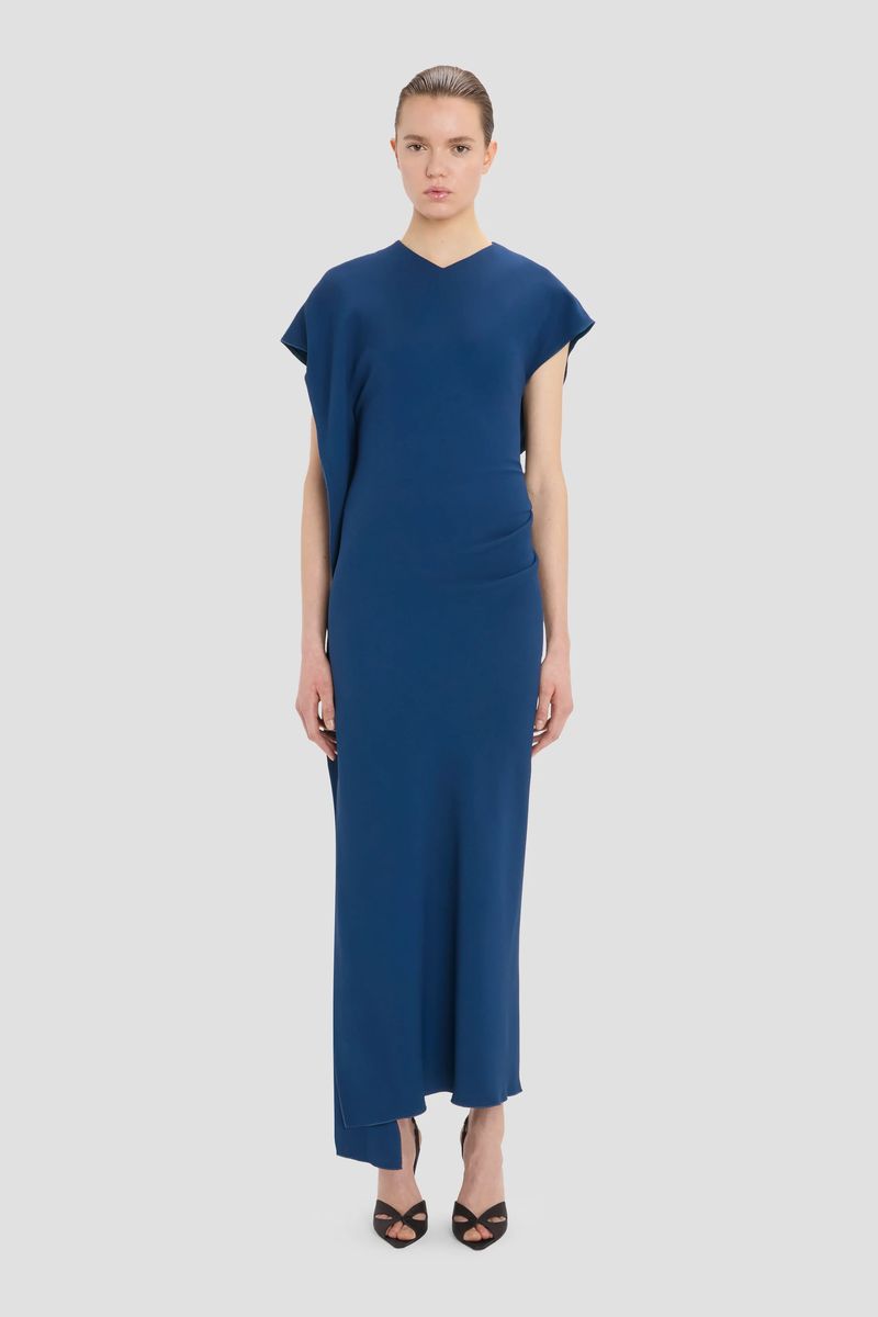 Fließendes Midi-Kleid mit Drapierung