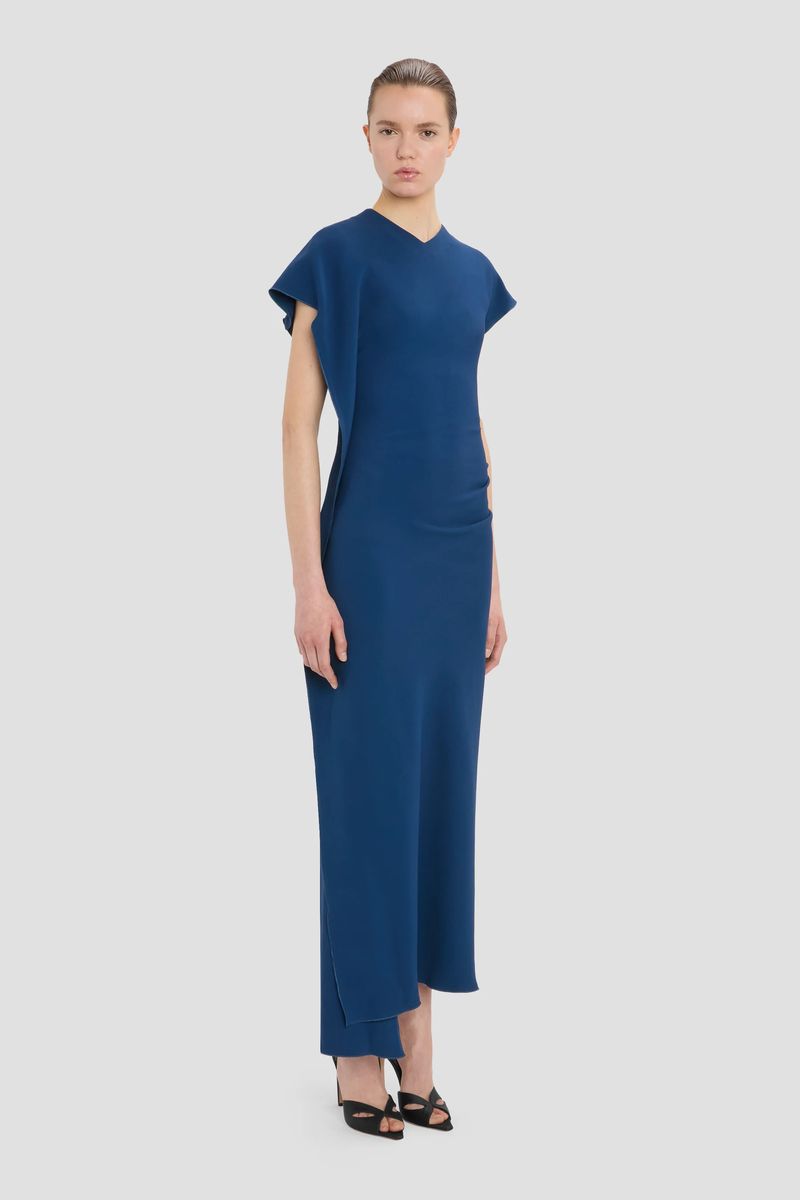 Fließendes Midi-Kleid mit Drapierung
