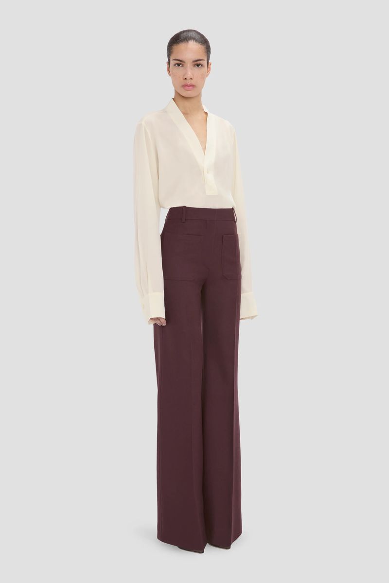 Taillierte Hose mit weitem Bein