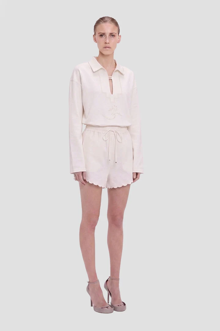 Bestickte Shorts mit Wellensaum