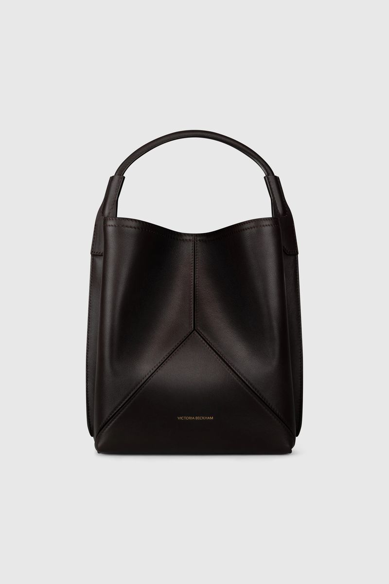 Leder-Bucket-Bag mit geometrischen Bahnen