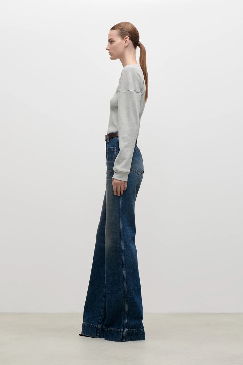 Minimalistisches Henley-Oberteil mit Rippmuster