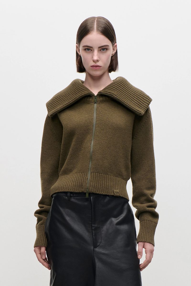 Lammwoll-Pullover mit weitem Kragen und Zip