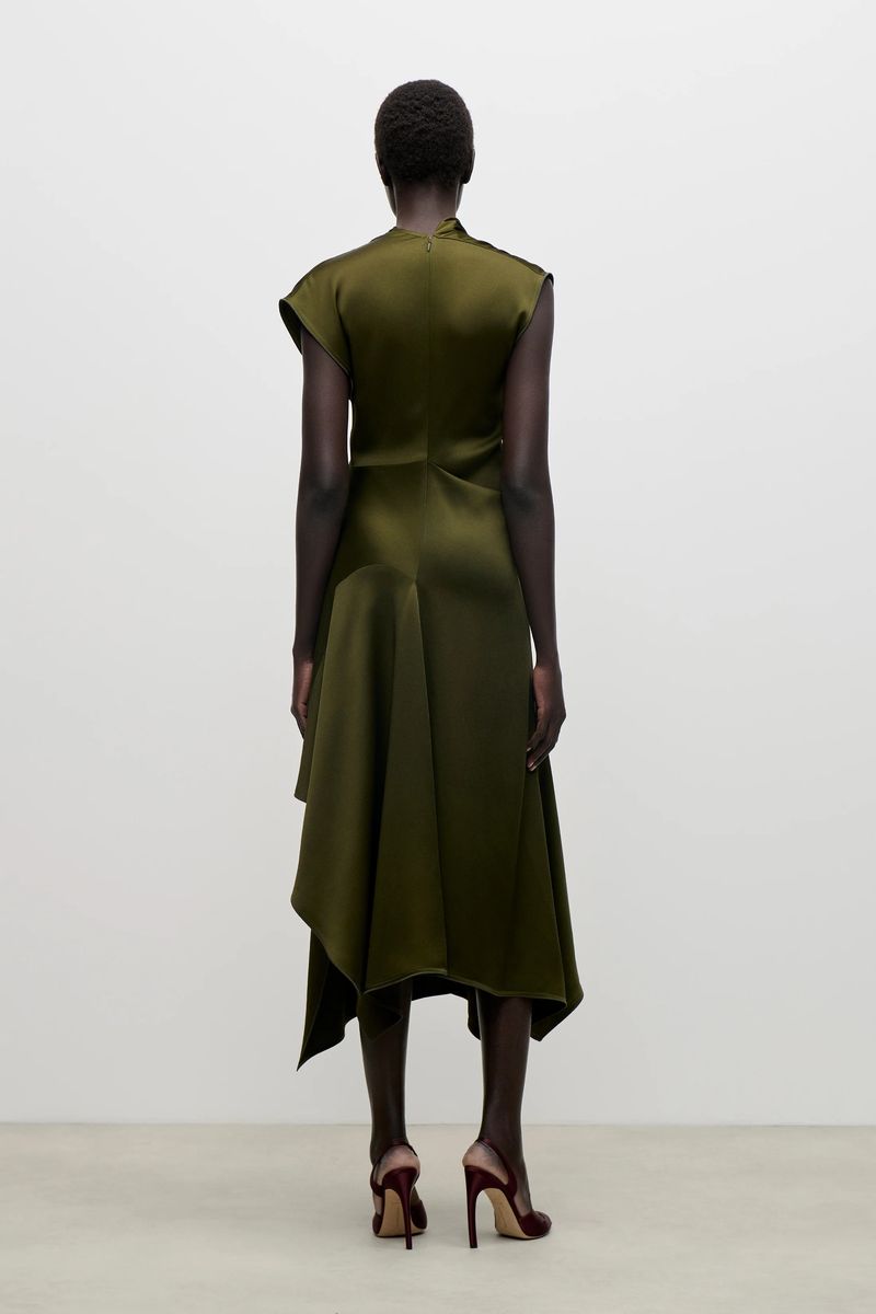Drapiertes Satin-Midikleid mit Stehkragen