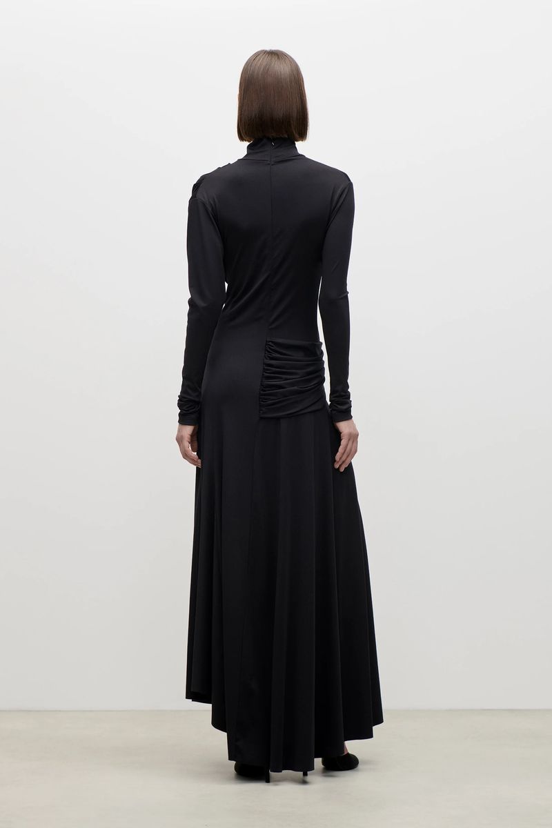 Drapiertes Rollkragenkleid mit Knotendetail