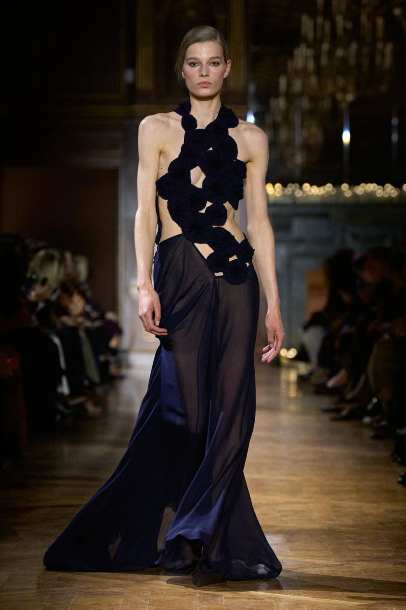 Georgette-Abendkleid mit Applikationen