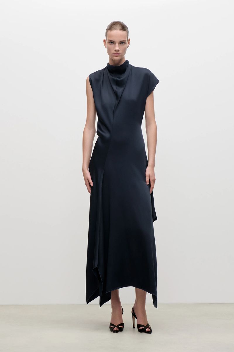 Drapiertes Midikleid mit Stehkragen
