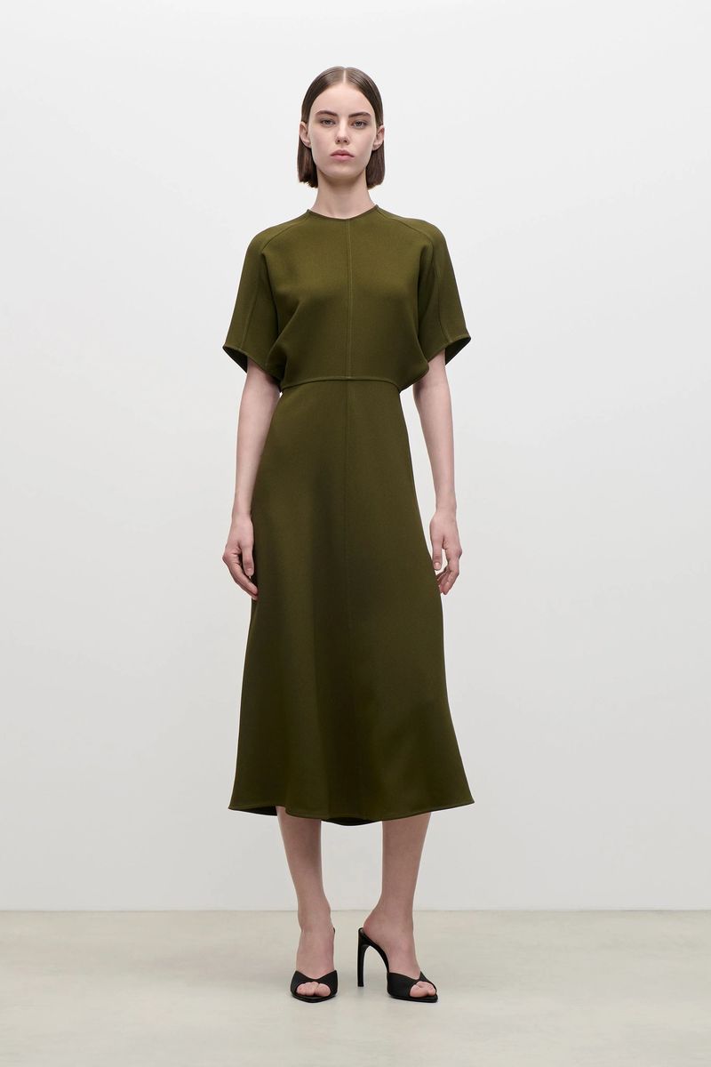 Elegantes Midikleid mit Fledermausärmeln