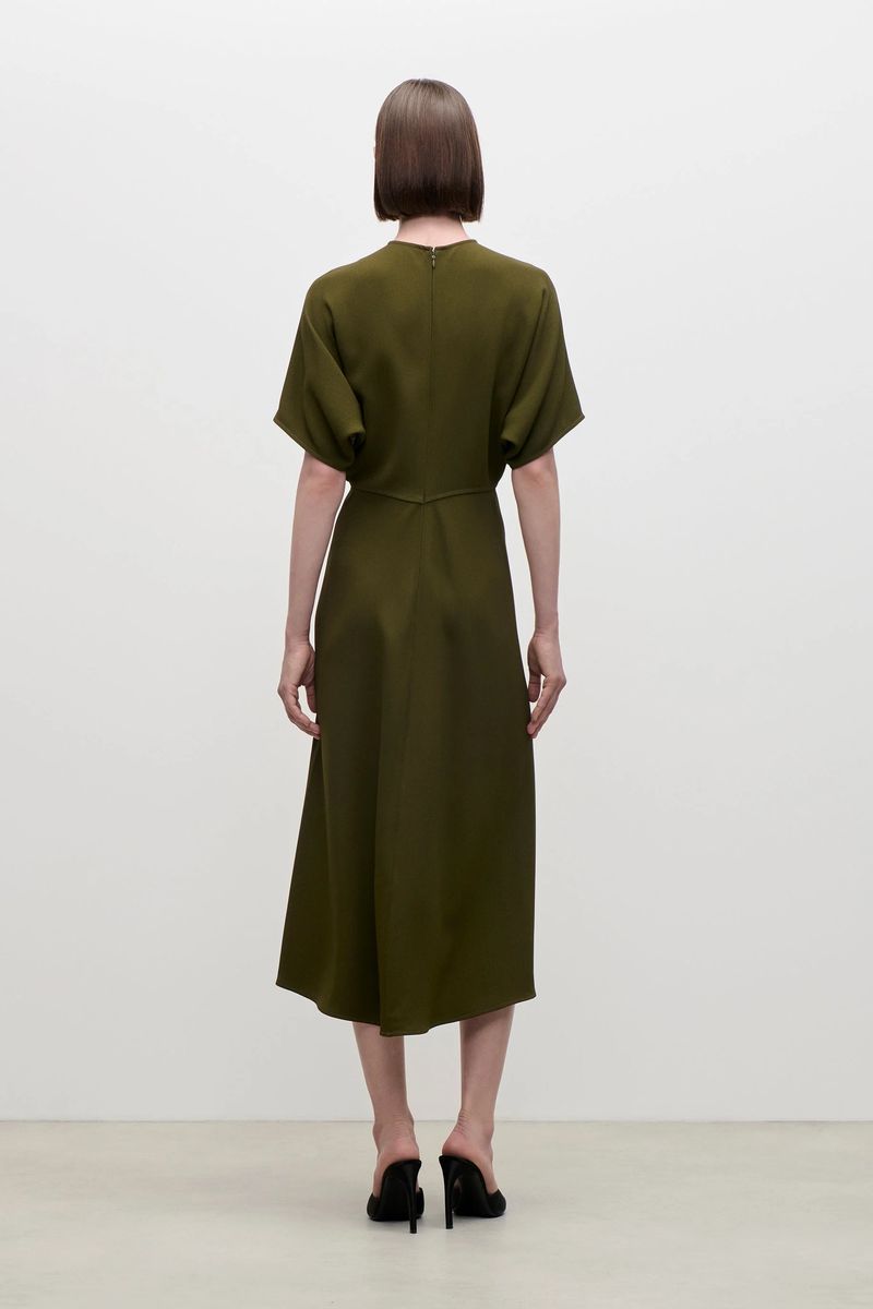 Elegantes Midikleid mit Fledermausärmeln