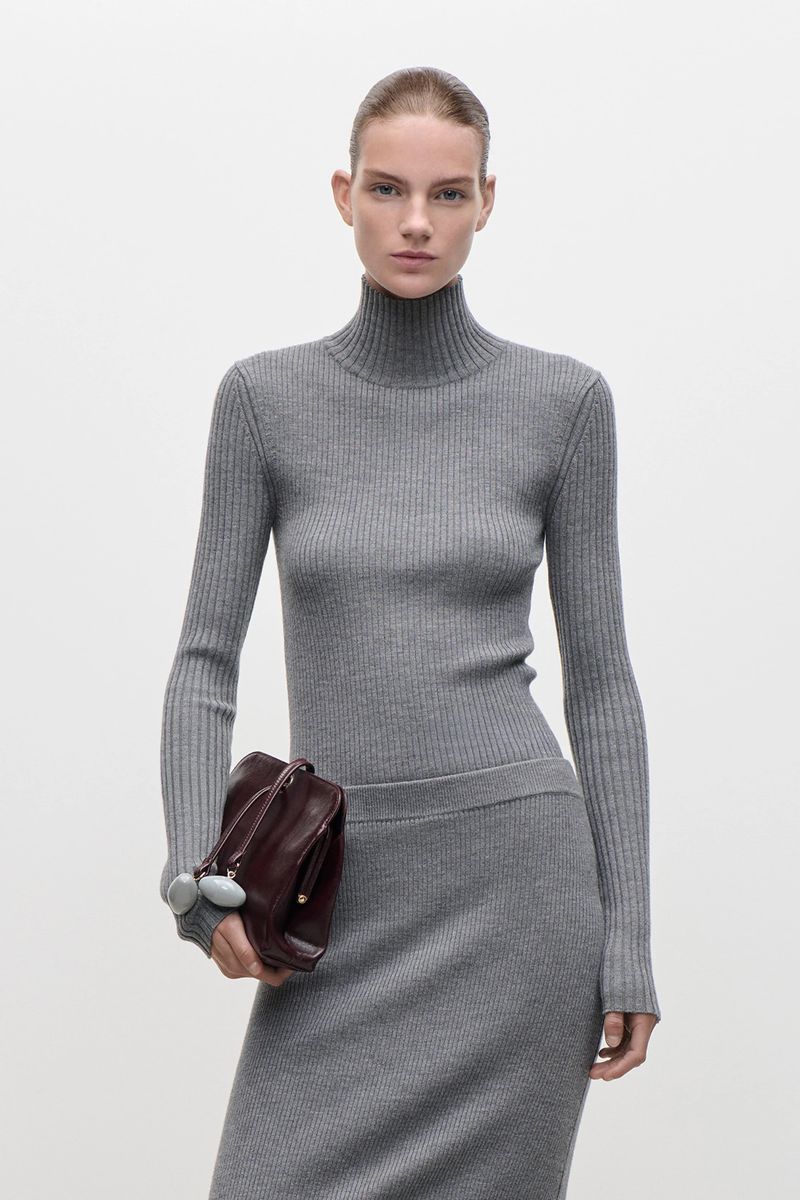 Gerippter Rollkragenpullover aus Merinowolle
