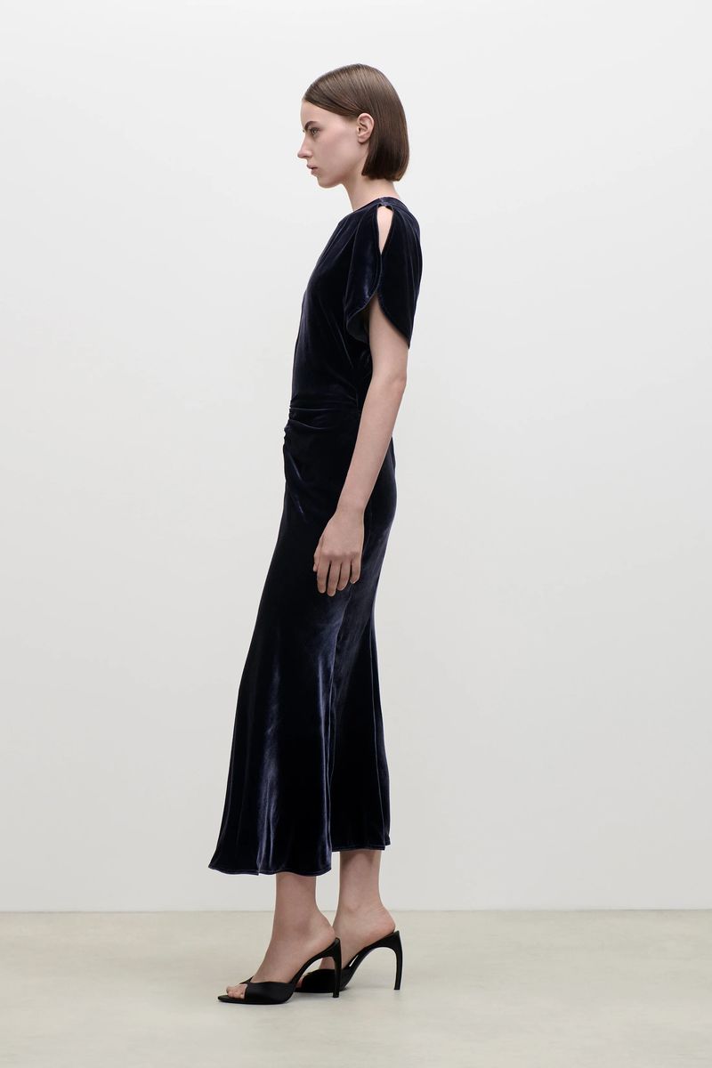 Elegantes Midi-Kleid aus Samt