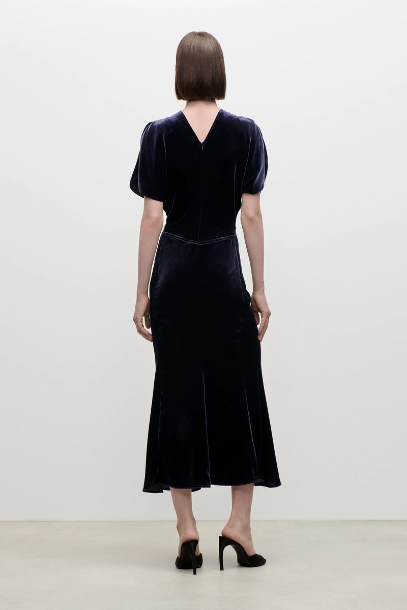 Elegantes Midi-Kleid aus Samt