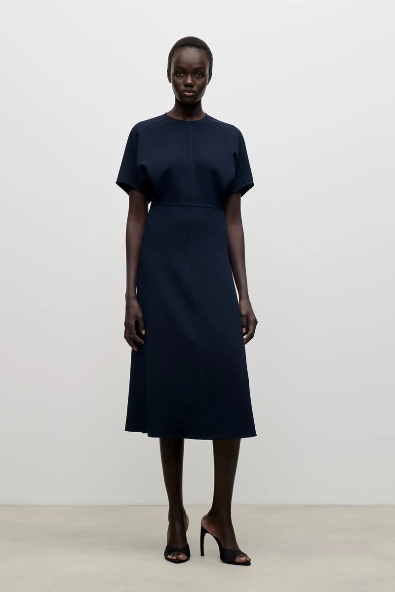 Drapiertes Midikleid aus fließendem Cady