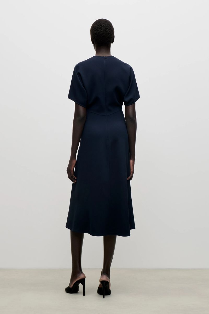 Drapiertes Midikleid aus fließendem Cady